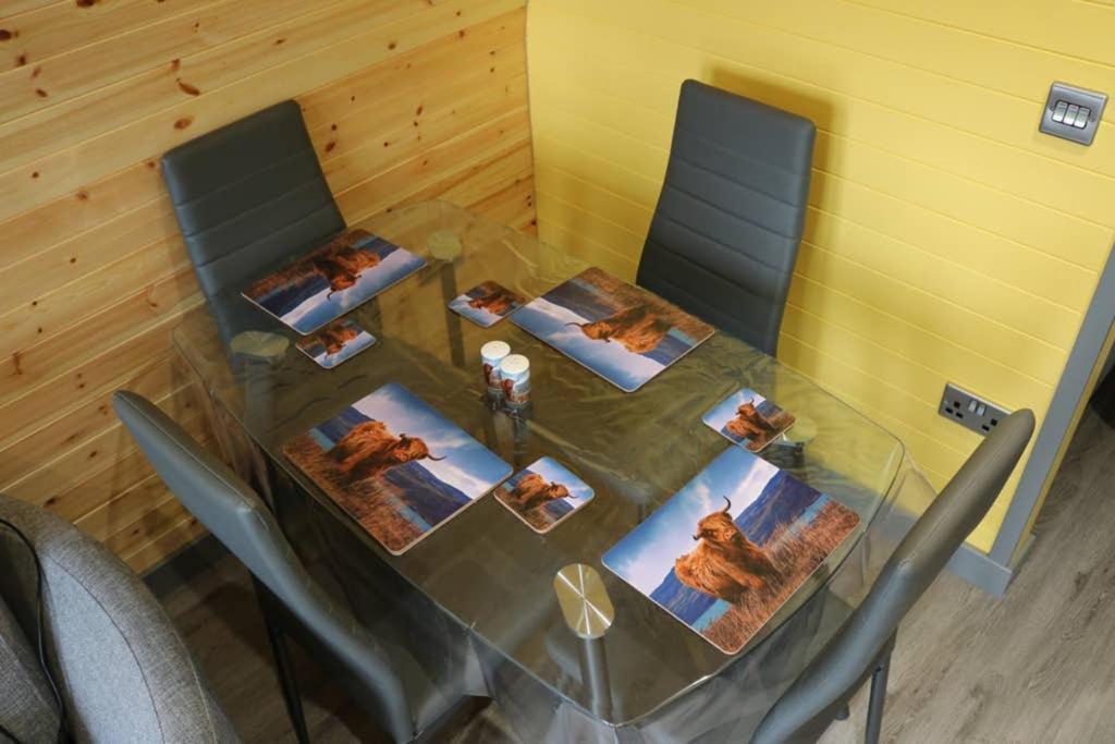 Villa Glampods Glamping Pod - Meet Highland Cows And Sheep Elgin Exterior foto