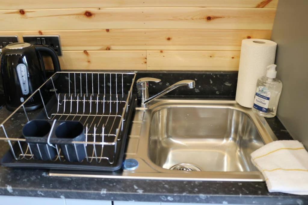 Villa Glampods Glamping Pod - Meet Highland Cows And Sheep Elgin Exterior foto